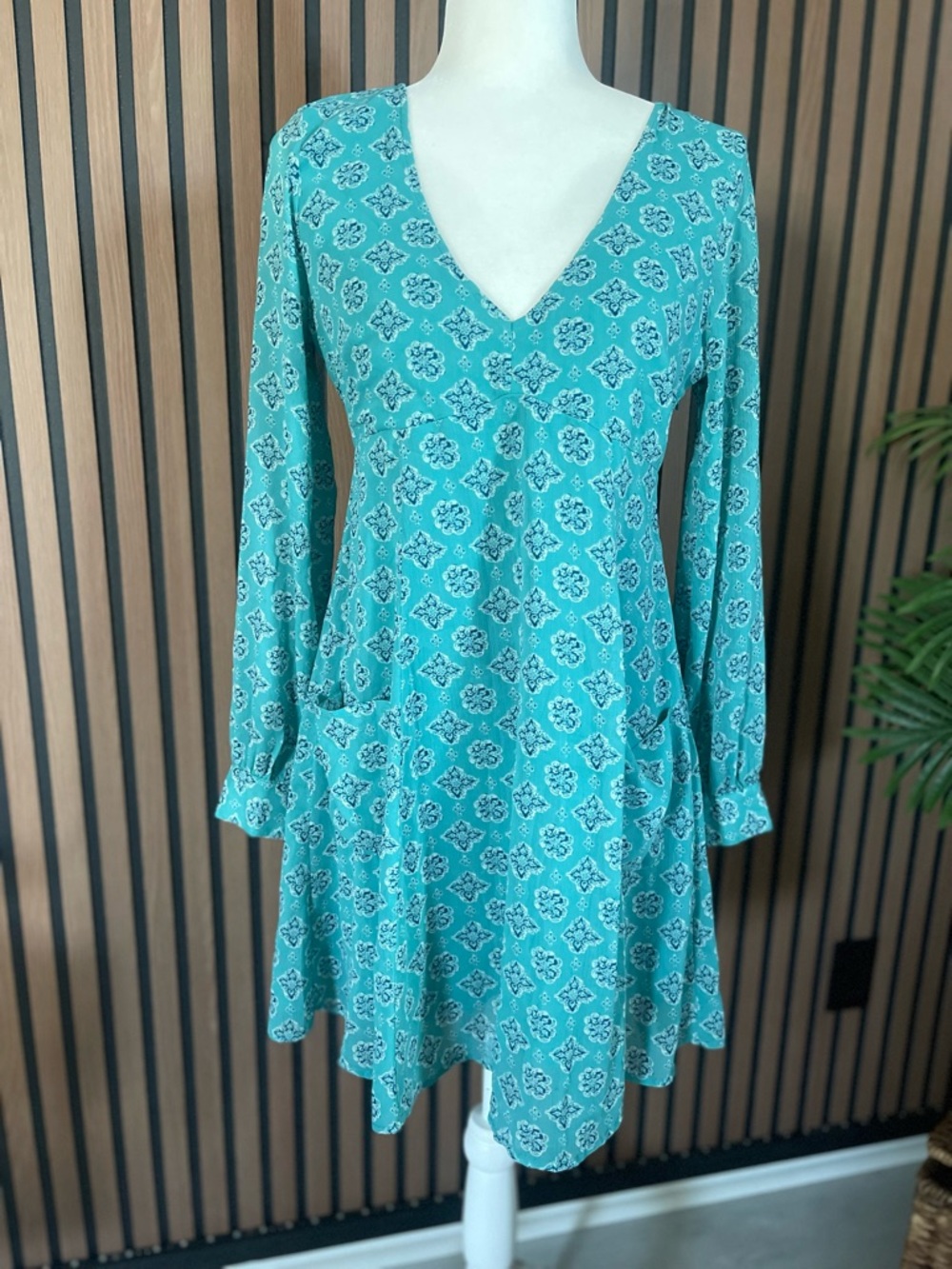hollister dress long sleeve pockets v neck